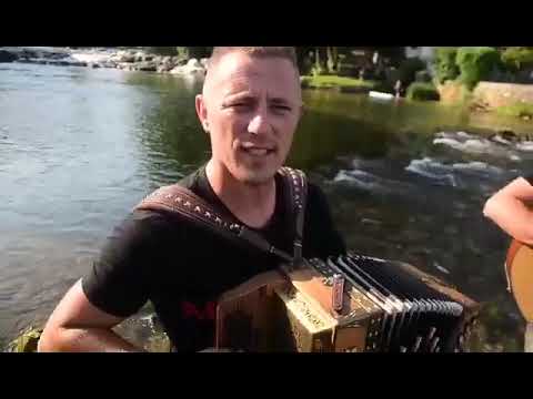 ANSAMBEL ABUP-MUZIKANTI SE RADI ŽOGAMO-ANSAMBEL A'BUP