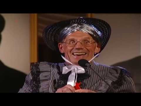 Willi Armbröster als Märchentante bei Karneval Köln 2002