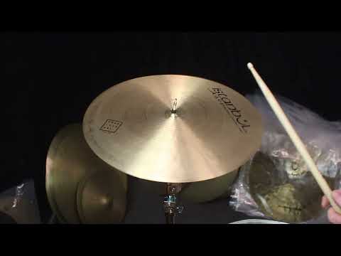 Istanbul Agop 18" Traditional Flat Ride - 1419g