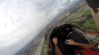 preview picture of video 'Thermalling with a Capstan, DG100 & DG500- Oxford Gliding Club'