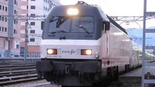preview picture of video '12 5 2009 El Ex-Shangay Express por Ponferrada hacia Galicia'