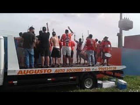 TORCEDORES FANÁTICOS IMPROVISAM GUINCHO PARA ASSISTIR OS JOGOS DO APUCARANA SPORTS
