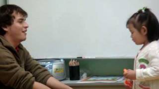 米妹在LETTERLAND PG跟老師唱歌(2歲9個月)