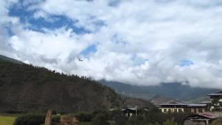 preview picture of video 'Bhutan - Druk flight arriving to Paro'