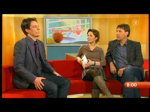 Anna Planken in geilen Minirock und Stiefeln