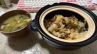 晩飯ライブ。和牛丼とぶりあらの味噌汁