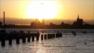 preview picture of video 'Sonnenuntergang und Hochwasser am Strelasund'