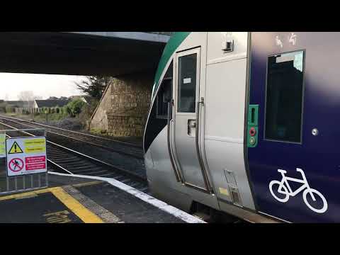 (Very nice driver waves) intercity class 22000