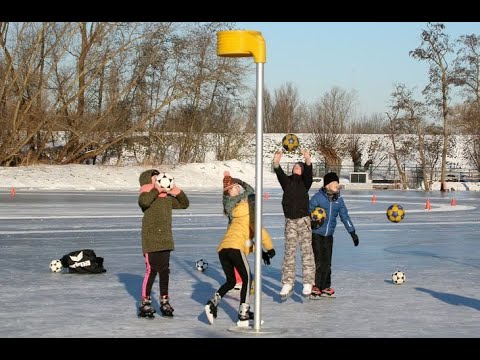 IJskorfbal HKC E- & F-jeugd bij ijsclub De Putten