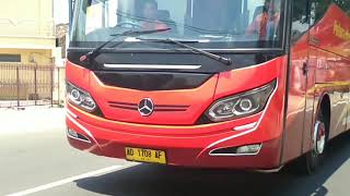 preview picture of video 'Suasana keramaian Terminal Bus Wonogiri Jawa tengah Giri Adi pura pada siang hari'