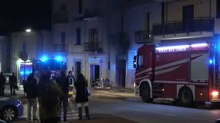 maxi-incendio-deposito-e-negozio-a-benevento-evacuati-residenti