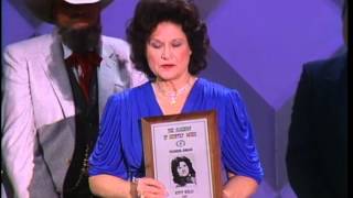 Kitty Wells Wins Merit Award  - ACM Awards 1986