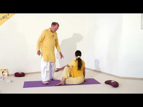 Drehsitz Grundstellung - Yoga Asana Lexikon
