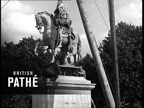 William Iii Statue Has 'wash And Brush Up' (1937)