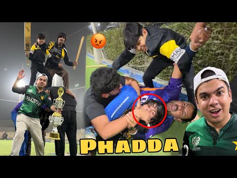 CRICKET MATCH MEIN PHADDA HO GEA 😡