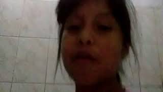 Niña canta te regalo una estrella