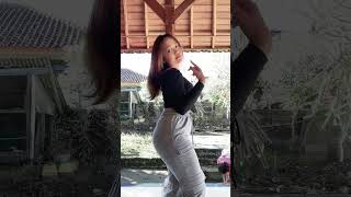 Download lagu TIKTOK TANTE SEMOK MONTOK GOYANG HOT mp3