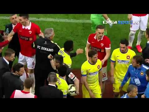 Arlauskis atacat cu petarde de suporteri lui Dinamo