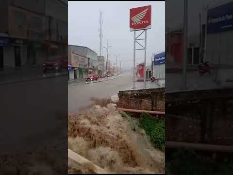 Grande volume de chuva em Santa Maria da Boa vista/Pe nesta manhã de quarta feira 03/01/24.