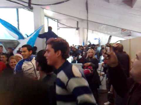 "cerro vs nacional entrada de la banda!" Barra: Los Villeros &bull; Club: Cerro