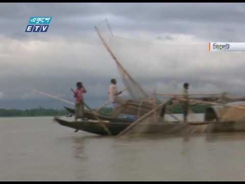 বন্যার ফলে নদীর পানি বিপদসীমার উপর দিয়ে প্রবাহিত হচ্ছে