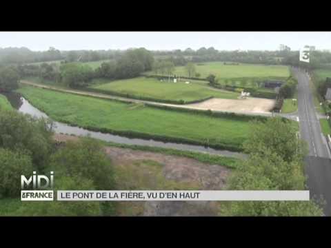 VUE D'EN HAUT : Le pont de la fière