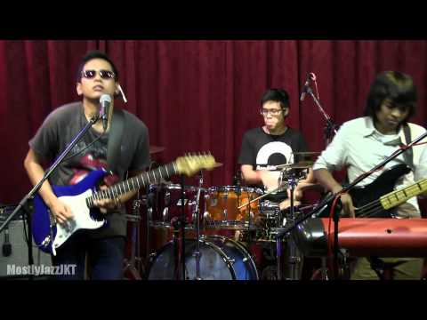 Ginda & The White Flowers - Stratus @ Mostly Jazz 06/04/13 [HD]