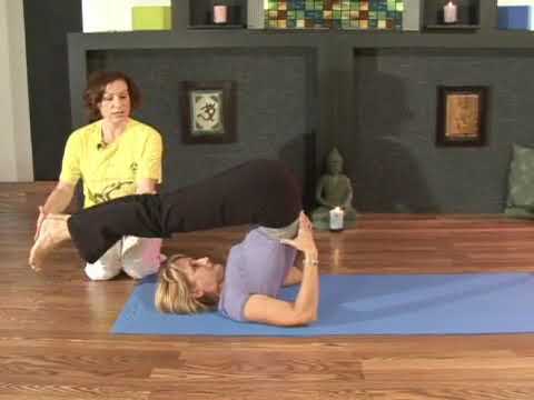 Sivananda Yoga Tranquility Halasana (Pflug) Posenvariation