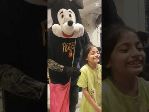 Celebrating Aiza birthday at yasir broast#pinkcake#birthday#yasirbroast#desifoid#mickymouse#ytshorts
