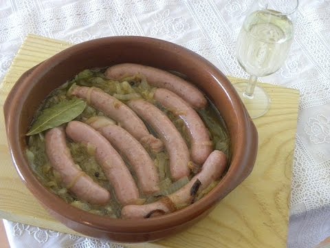 Salchichas al vino blanco con cebolla | Receta fácil
