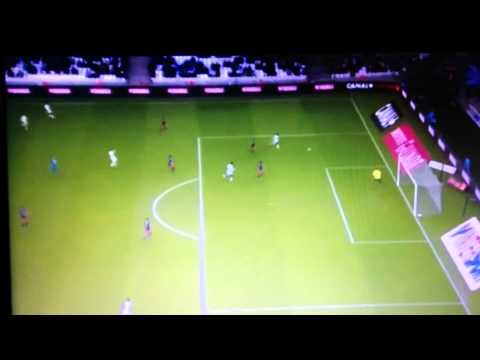 Nkoudou sort la balle mais Sarr marque