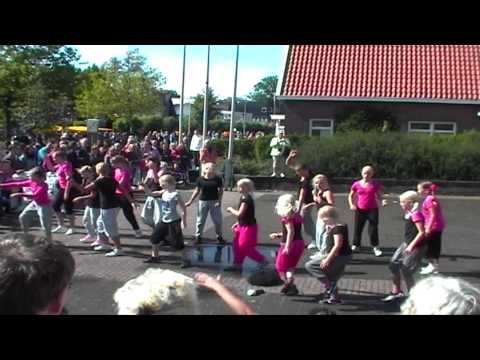 Streetdance groep 3 2010.mpg