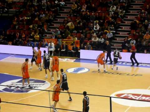 Albert Oliver Vs Marceliho Huertas - Pamesa Valencia Vs Fortitudo Bologna