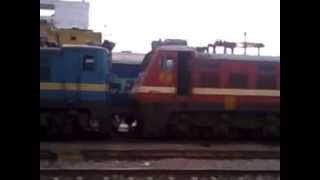 preview picture of video 'Rail Fanning At Raipur on An Overcast Evening......'