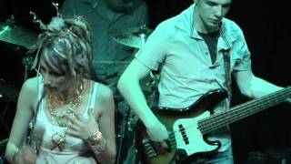 Download lagu GROOVE UP - Only Girl - Rihanna - live band cover mp3
