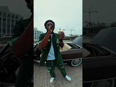 “Turned the backseat into a stage and the city into my crowd. 🌆🎤 #LiveFromTheCaddy”#JayStarForever