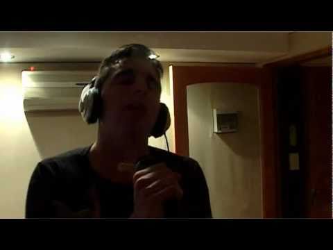 GALLO ROJO "Nadie mira"