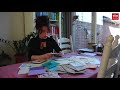 Sanne zorgt voor vrolijke post bij ouderen in Coevorden