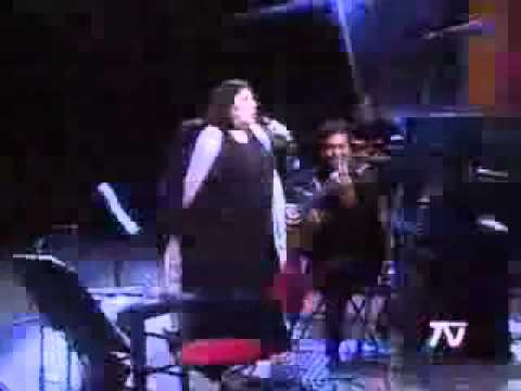 Videoclip de Dulce Madera Cantora (Live) — Mercedes Sosa