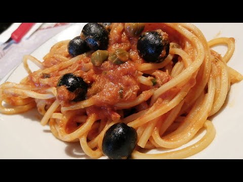 SPAGHETTI ALLA PUTTANESCA CON TONNO