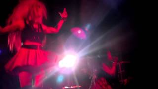 Butcher Babies - Never Go Back