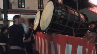 preview picture of video 'Gaijin playing Japanese drum at Hirosaki Neputa festival 2014'