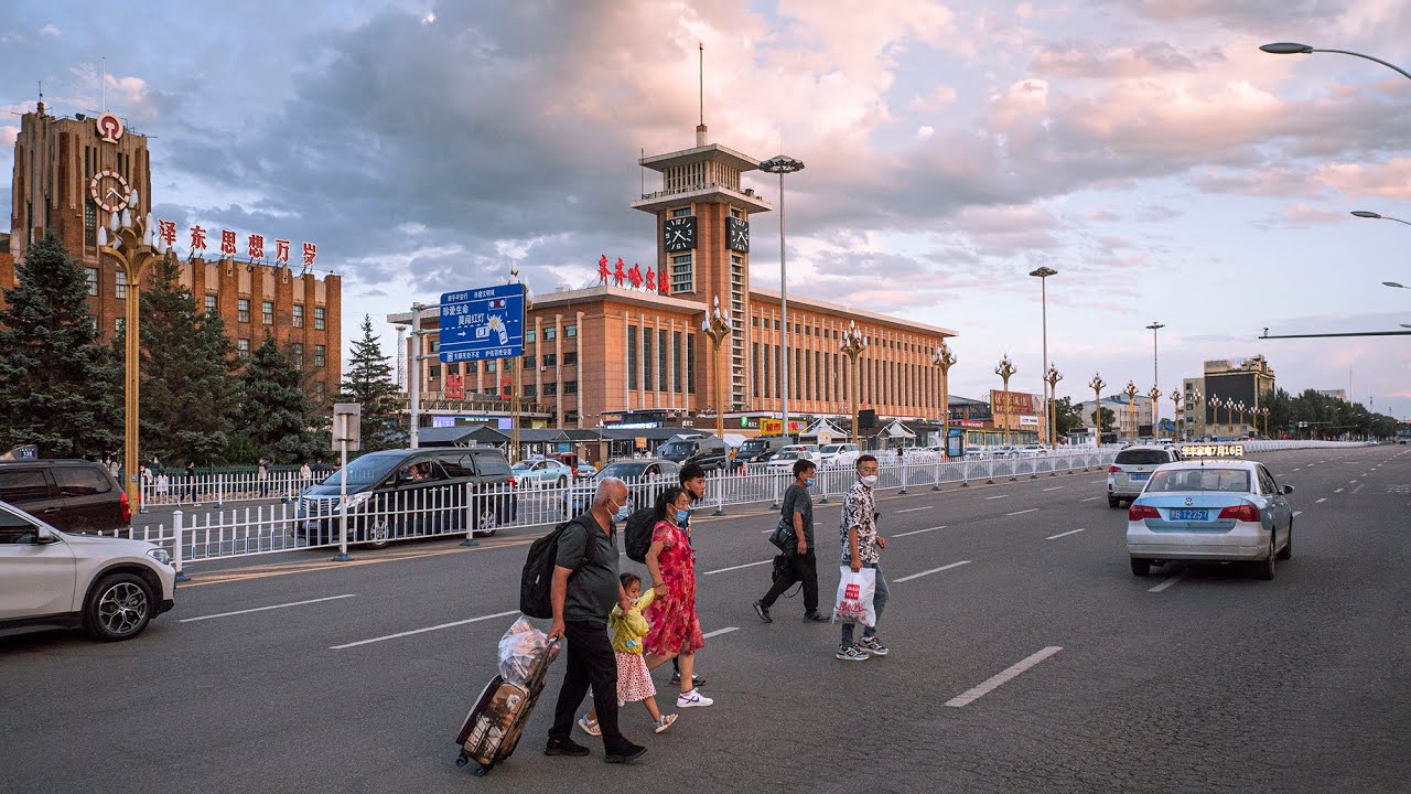 Immersive street-level walking tour through Qiqihar Longsha, China, showcasing authentic urban landscapes, local architecture, and the vibrant atmosphere of the city's neighborhoods