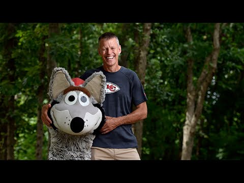 Meet the man who has been the Chiefs' mascot KC Wolf ... - YouTube
