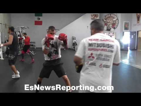 Robert Garcia working with russian national team member Maxim Dadashev - EsNews Boxing