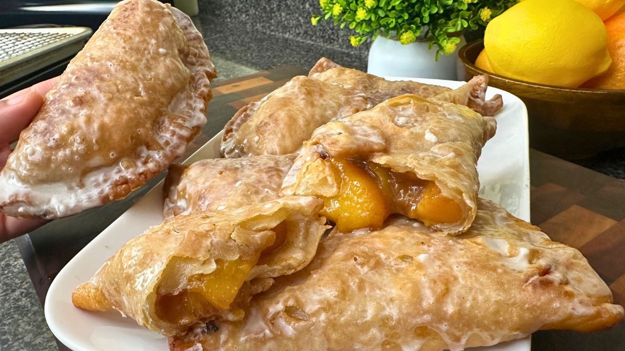 OMG!!! I'm Obsessed with Fried Peach Cobbler! These Are Next Level Delicious 🤤