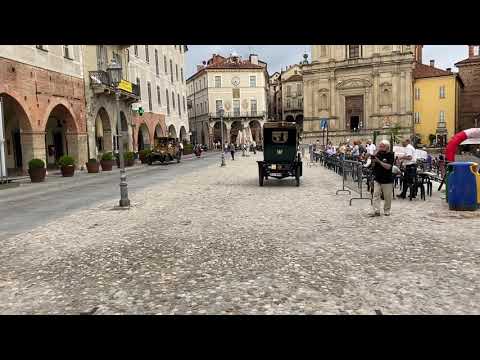 L’arrivo degli equipaggi a Mondovì Piazza
