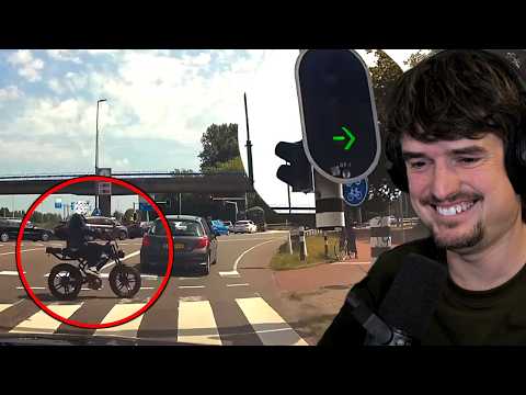 Ongeduldige fatbiker stopt niet voor rood op Dashcam
