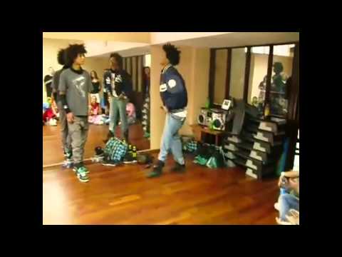 Les twins dance to edit ants | perfect audio, no audience
