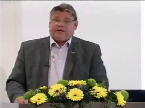 Timo Soini myy persettä